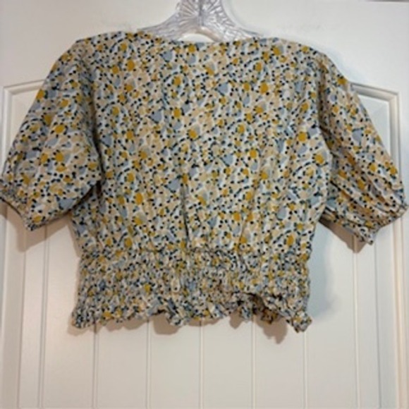 Floral Print Smocked Cropped Blouse Puffed Sleeve V-Neck Size S Sim & Sam Women - Picture 2 of 8
